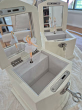 Load image into Gallery viewer, Small Musical Jewellery Box