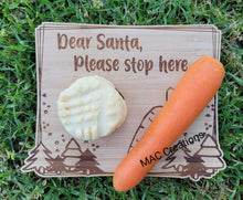 Load image into Gallery viewer, MINI Santa Treat Plate - Design 1